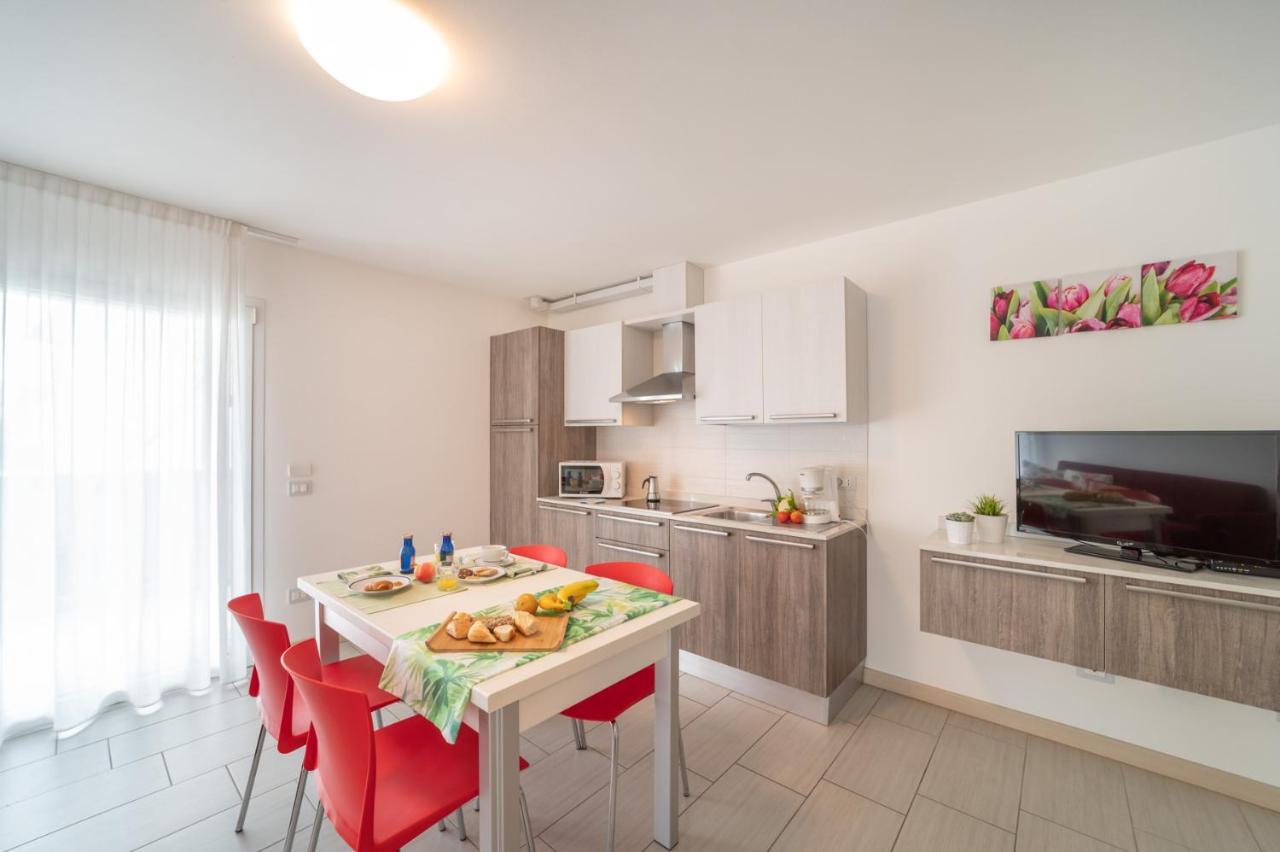 Residenza Monica Lägenhet Lignano Sabbiadoro Exteriör bild