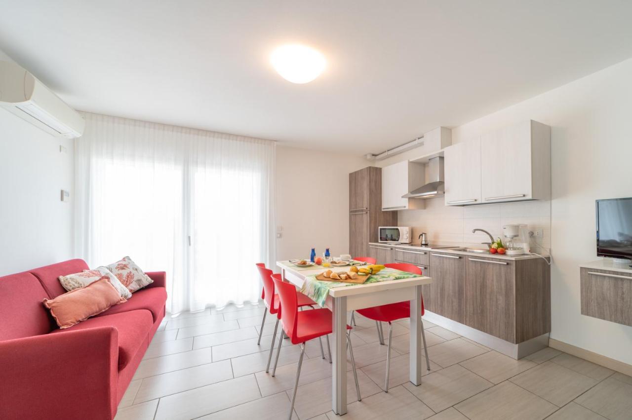 Residenza Monica Lägenhet Lignano Sabbiadoro Exteriör bild