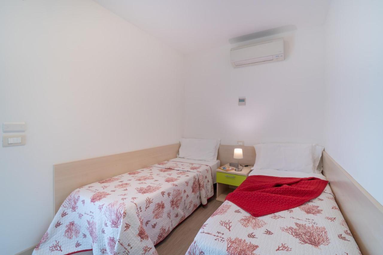 Residenza Monica Lägenhet Lignano Sabbiadoro Exteriör bild