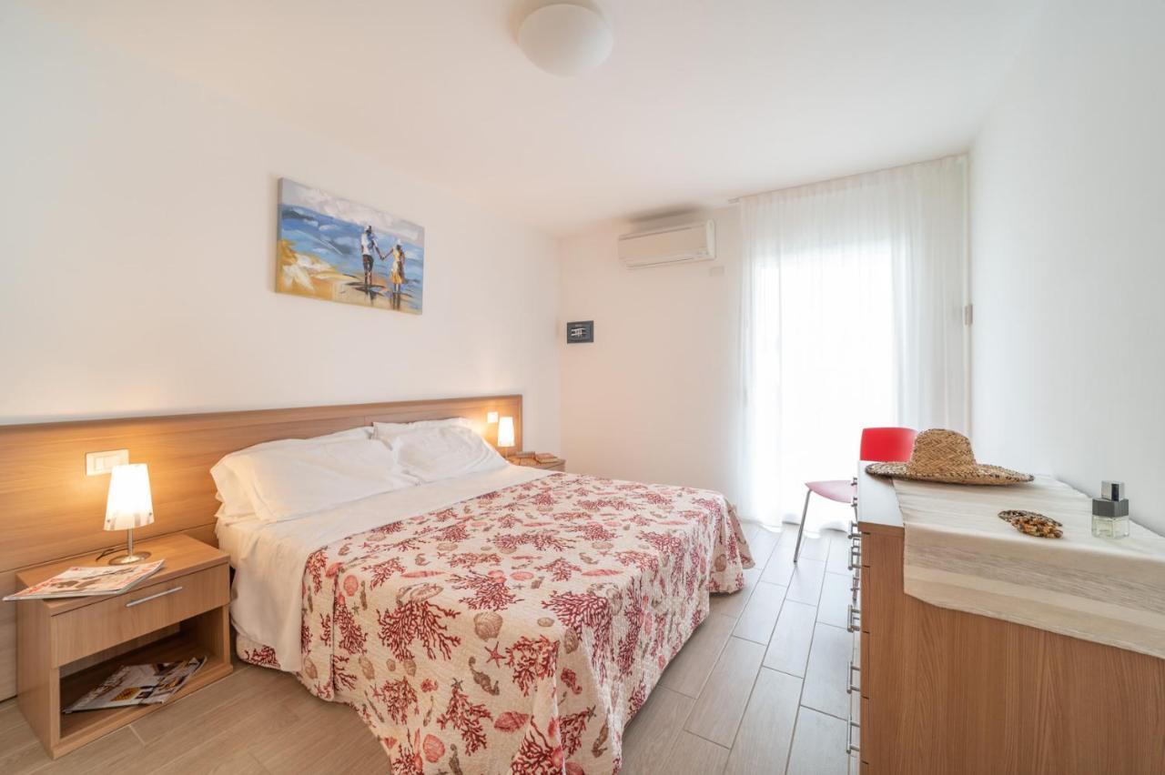 Residenza Monica Lägenhet Lignano Sabbiadoro Exteriör bild
