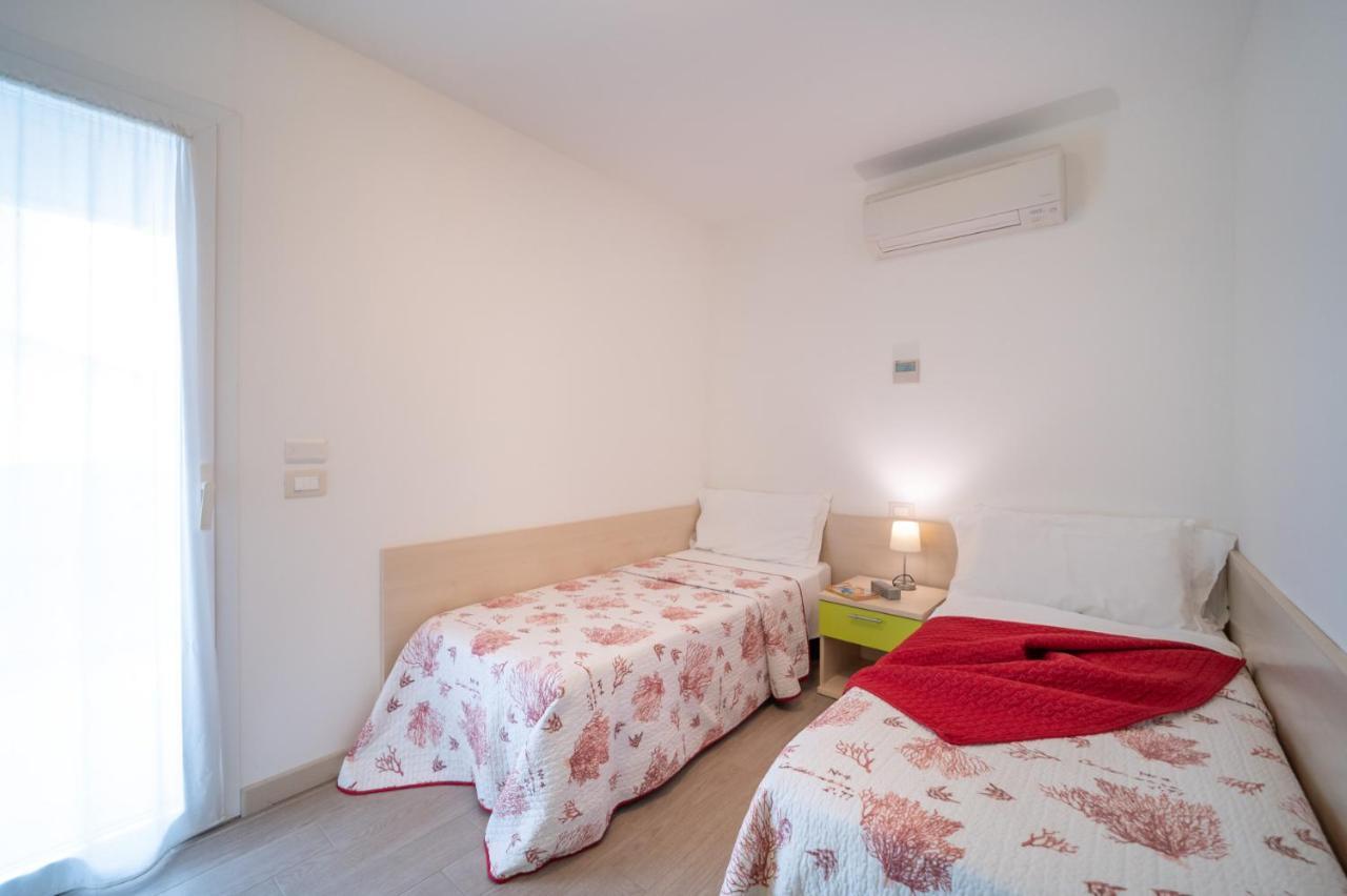 Residenza Monica Lägenhet Lignano Sabbiadoro Exteriör bild