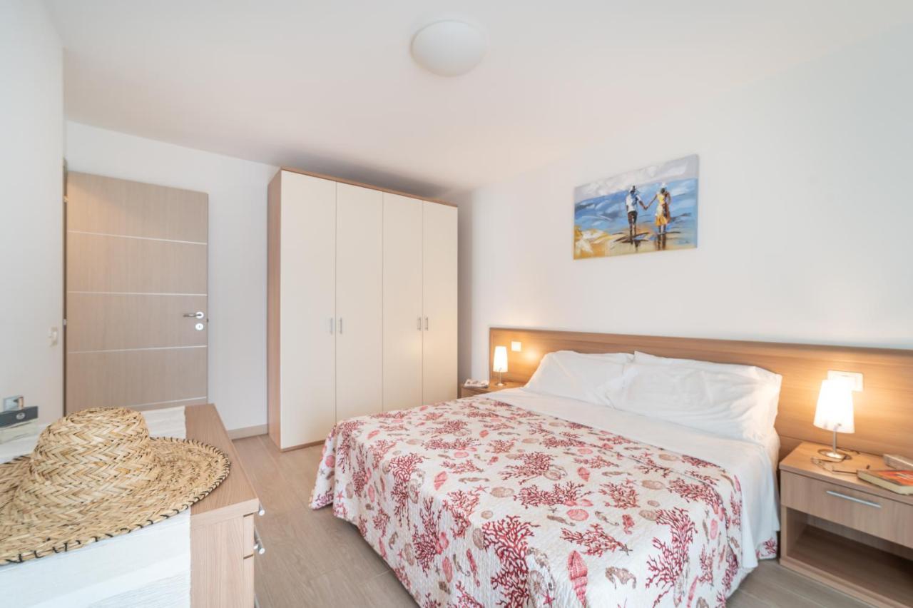 Residenza Monica Lägenhet Lignano Sabbiadoro Exteriör bild