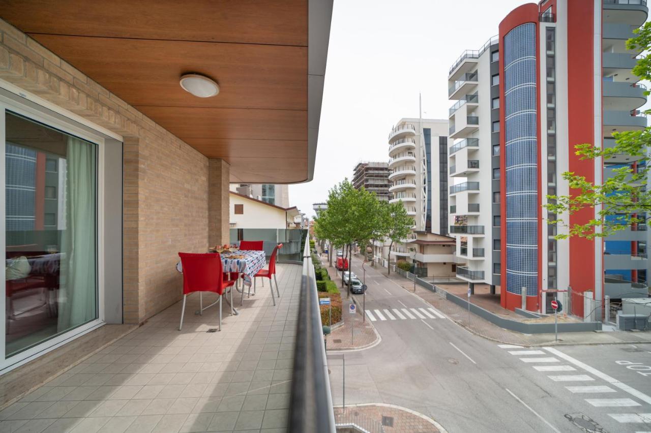 Residenza Monica Lägenhet Lignano Sabbiadoro Exteriör bild
