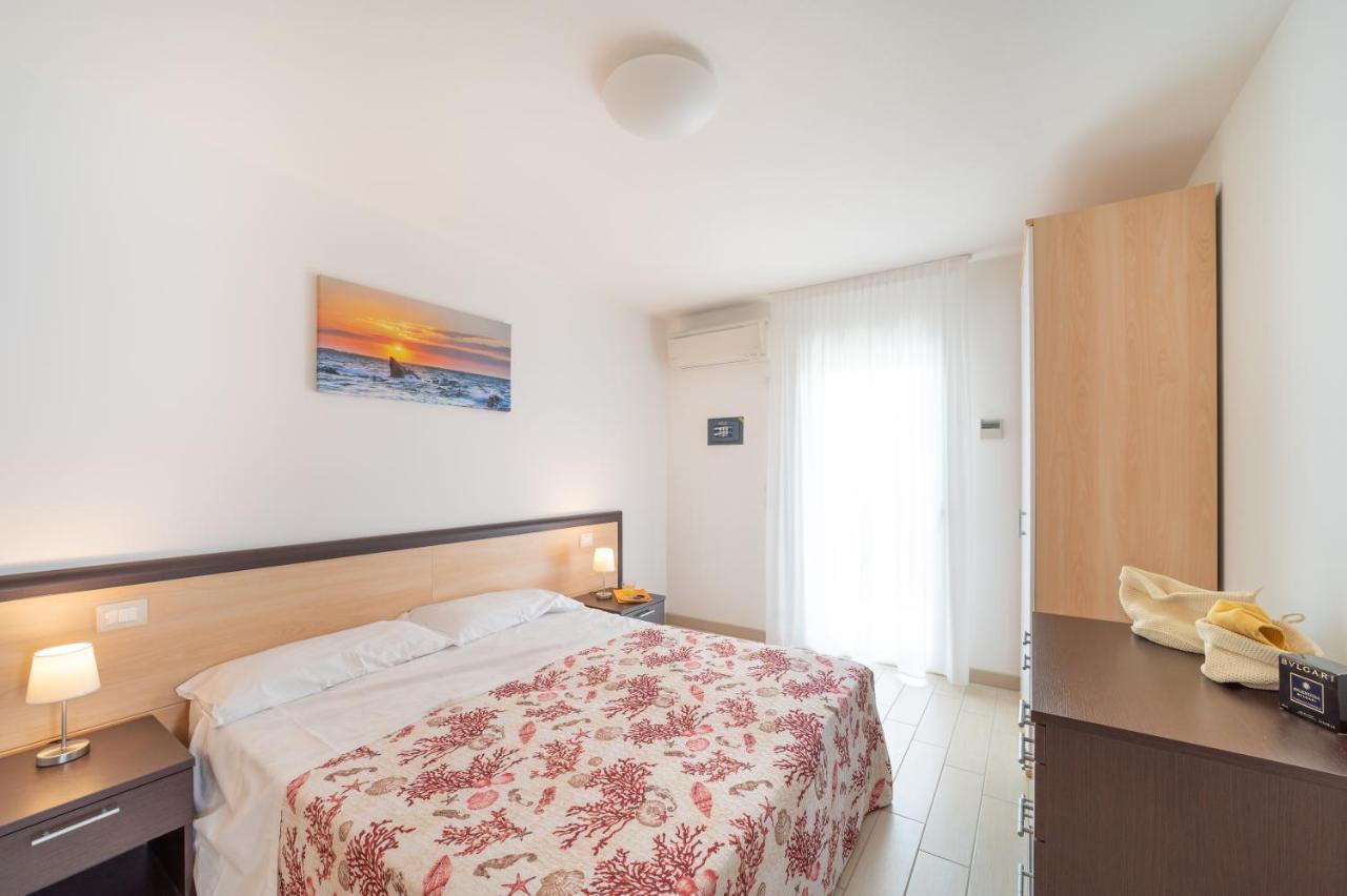 Residenza Monica Lägenhet Lignano Sabbiadoro Exteriör bild