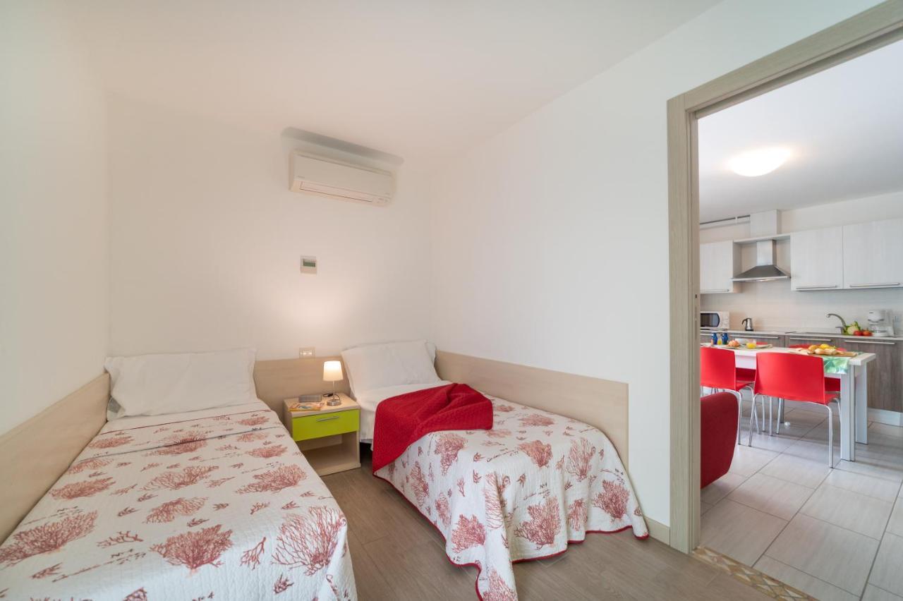 Residenza Monica Lägenhet Lignano Sabbiadoro Exteriör bild