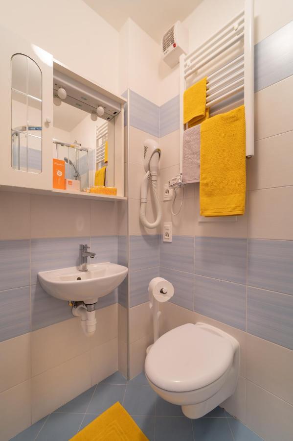 Residenza Monica Lägenhet Lignano Sabbiadoro Exteriör bild