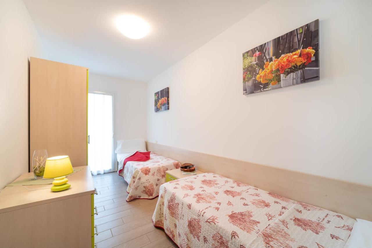 Residenza Monica Lägenhet Lignano Sabbiadoro Exteriör bild