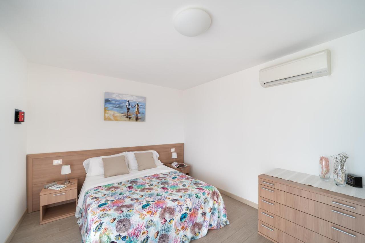 Residenza Monica Lägenhet Lignano Sabbiadoro Exteriör bild