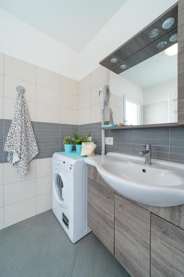 Residenza Monica Lägenhet Lignano Sabbiadoro Exteriör bild