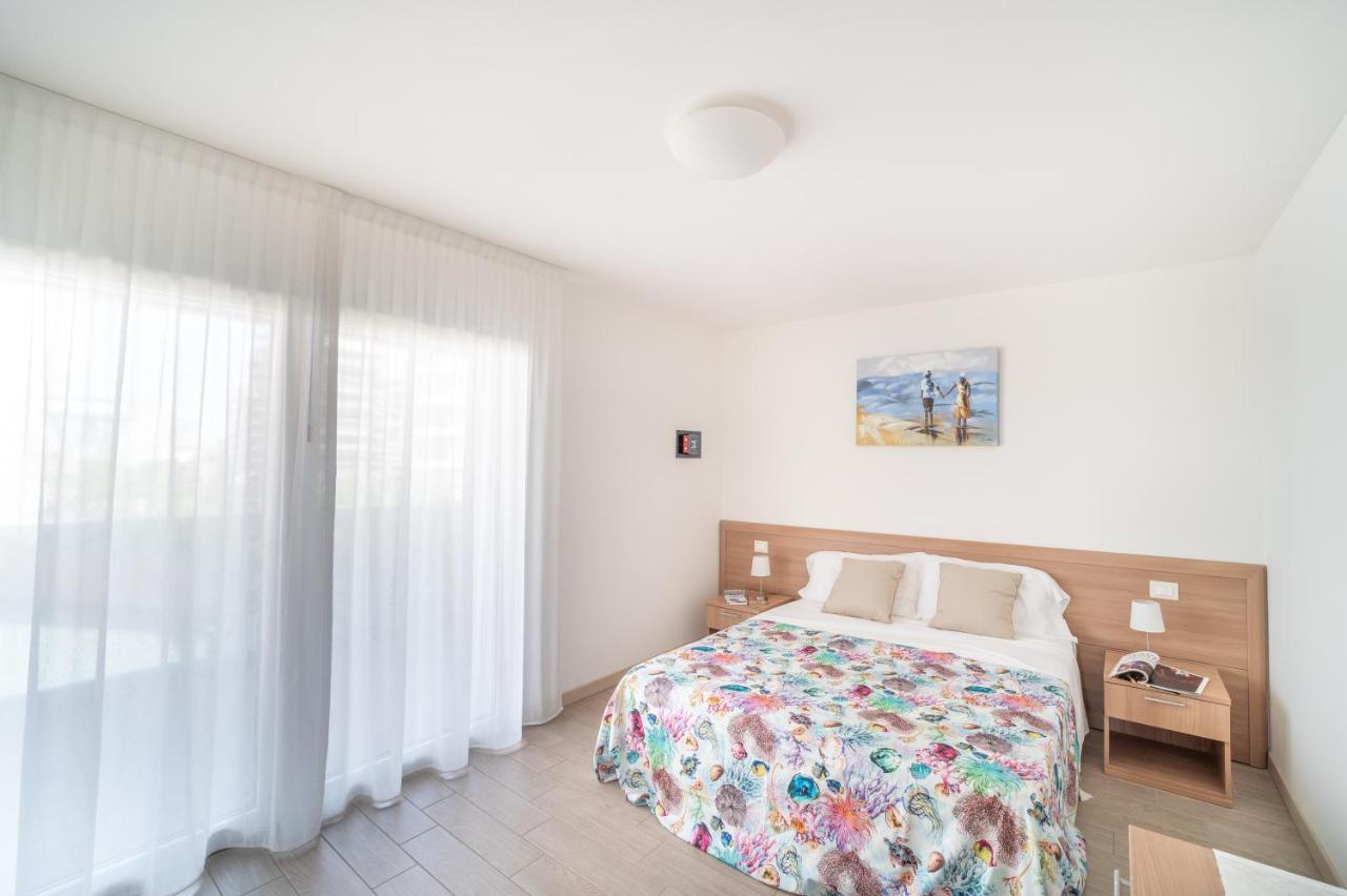 Residenza Monica Lägenhet Lignano Sabbiadoro Exteriör bild