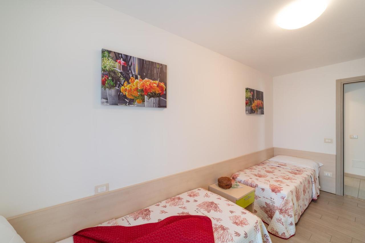 Residenza Monica Lägenhet Lignano Sabbiadoro Exteriör bild