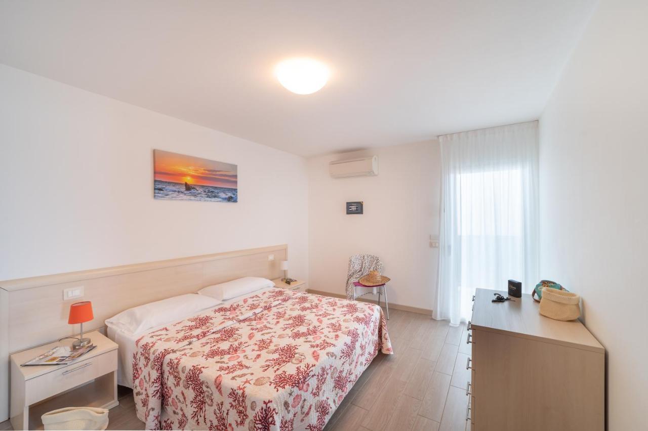 Residenza Monica Lägenhet Lignano Sabbiadoro Exteriör bild