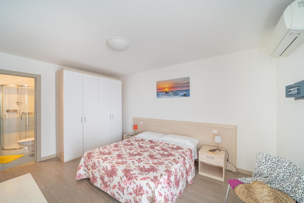 Residenza Monica Lägenhet Lignano Sabbiadoro Exteriör bild