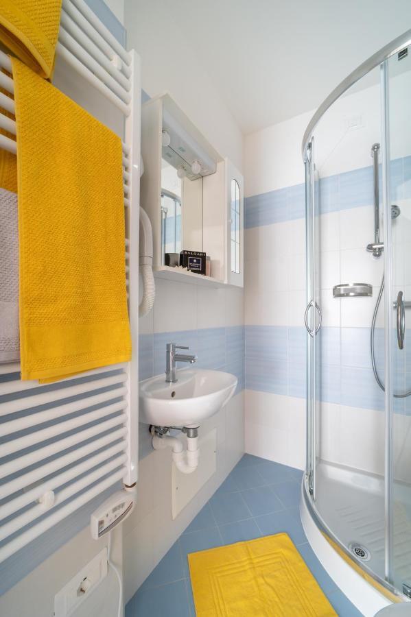 Residenza Monica Lägenhet Lignano Sabbiadoro Exteriör bild