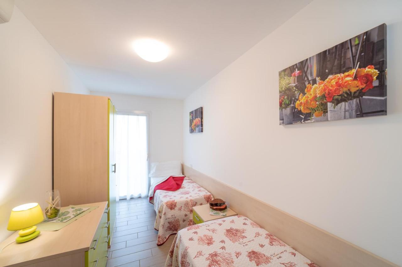 Residenza Monica Lägenhet Lignano Sabbiadoro Exteriör bild