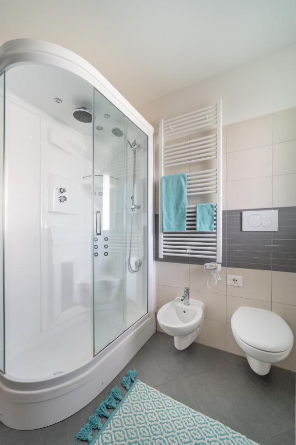 Residenza Monica Lägenhet Lignano Sabbiadoro Exteriör bild